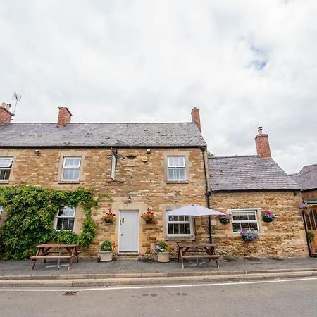 The George & Dragon Country Inn Seaton Exterior foto