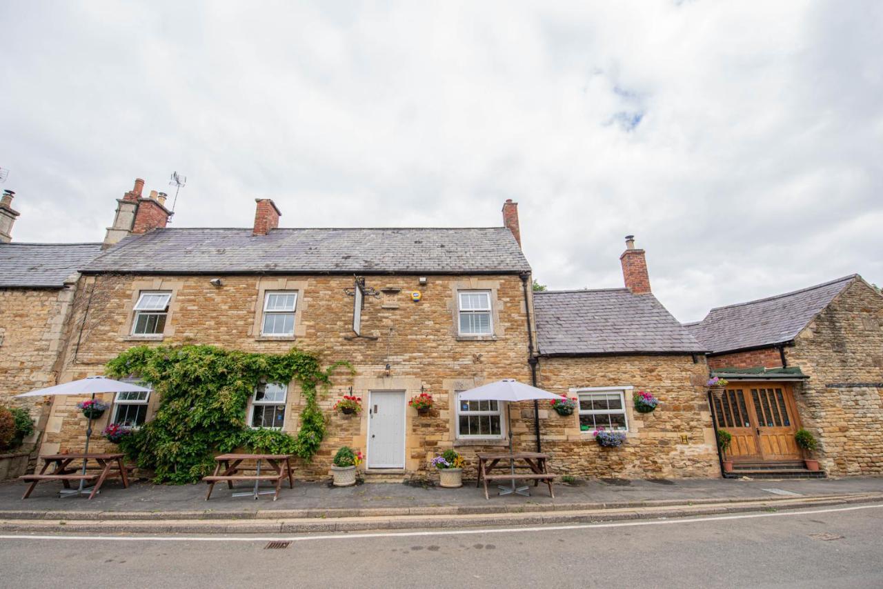 The George & Dragon Country Inn Seaton Exterior foto